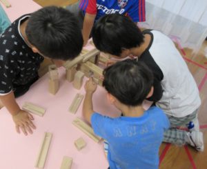 雨の日遊びを紹介します 一小学童保育所a みたか社協 楽道 学童ブログ 雨の日遊びを紹介します 一小学童保育所a みたか社協 楽道 学童ブログ